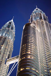 180px-Torres_Petronas_Mayo_2004.jpg